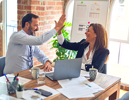 Lebih mudah berkembang ke cabang, reseller, atau pasar online<